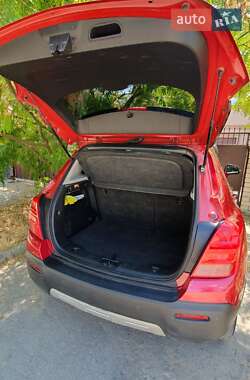 Внедорожник / Кроссовер Chevrolet Tracker 2014 в 