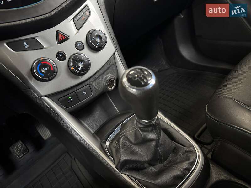 Внедорожник / Кроссовер Chevrolet Tracker 2013 в Киеве