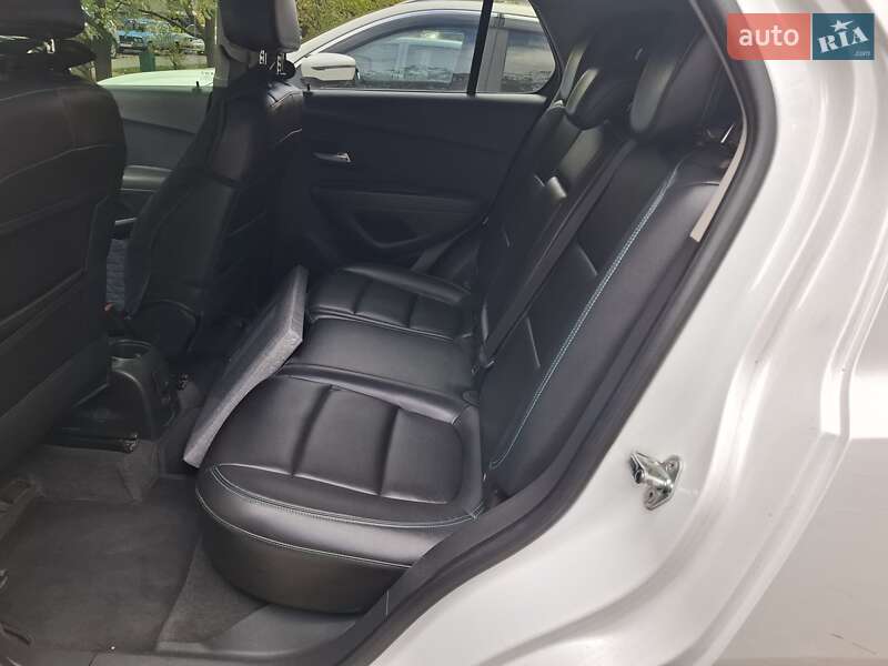 Внедорожник / Кроссовер Chevrolet Tracker 2014 в Долинской