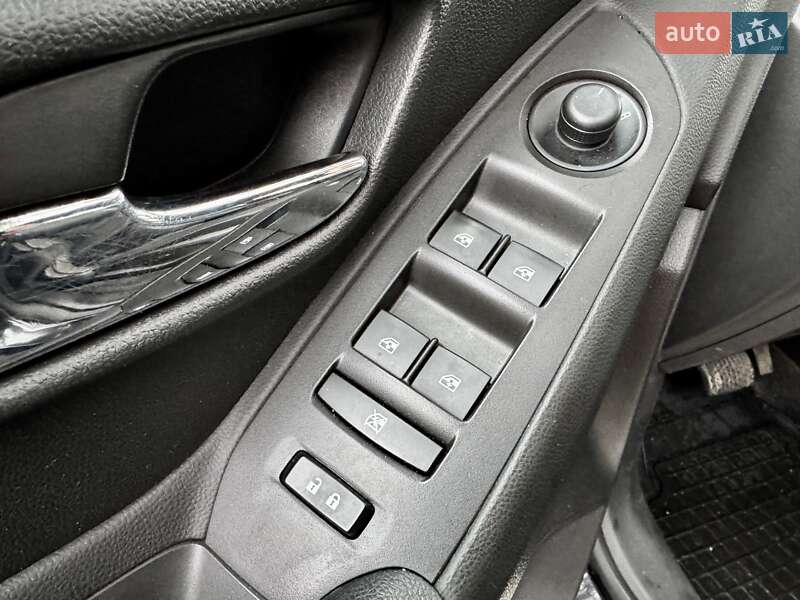 Внедорожник / Кроссовер Chevrolet Tracker 2013 в Киеве