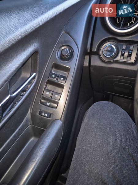 Внедорожник / Кроссовер Chevrolet Tracker 2014 в Обухове