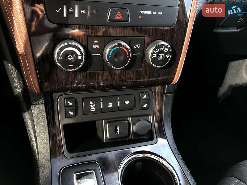 Внедорожник / Кроссовер Chevrolet Traverse 2016 в Львове