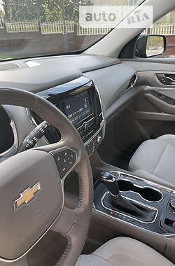 Позашляховик / Кросовер Chevrolet Traverse 2017 в 