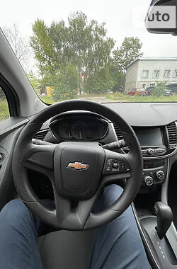 Внедорожник / Кроссовер Chevrolet Trax 2017 в 