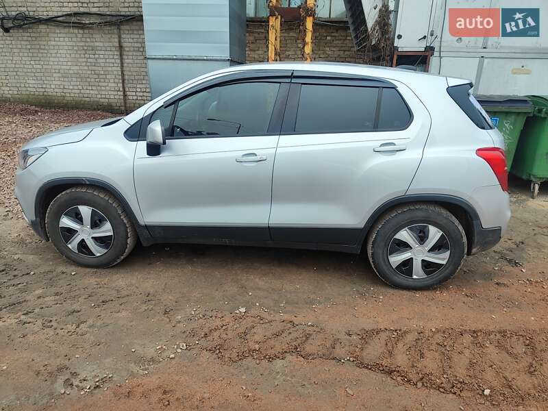 Внедорожник / Кроссовер Chevrolet Trax 2017 в Киеве