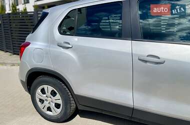 Внедорожник / Кроссовер Chevrolet Trax 2017 в 