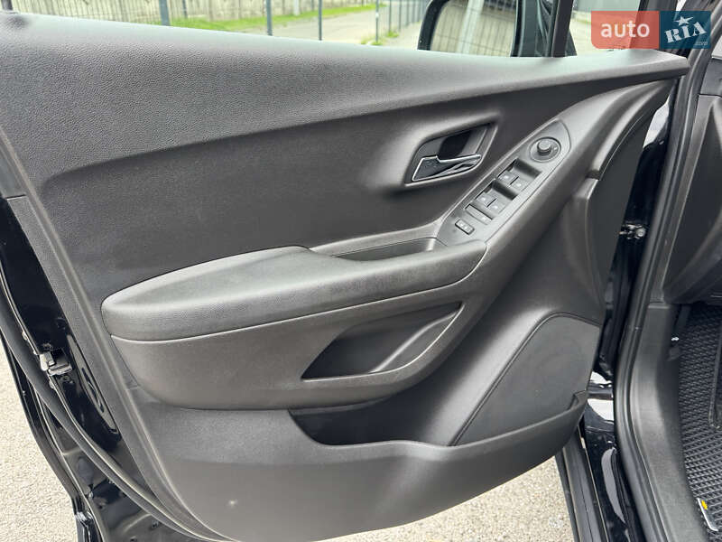 Внедорожник / Кроссовер Chevrolet Trax 2020 в Киеве