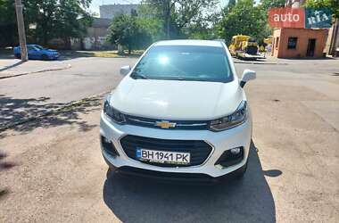 Внедорожник / Кроссовер Chevrolet Trax 2017 в 