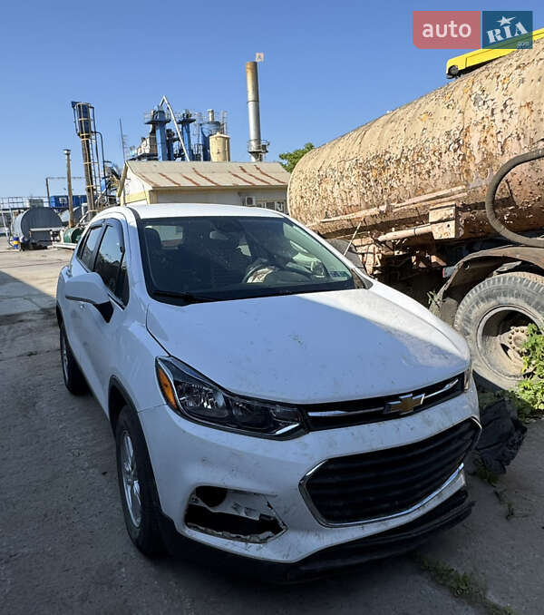 Внедорожник / Кроссовер Chevrolet Trax 2017 в 