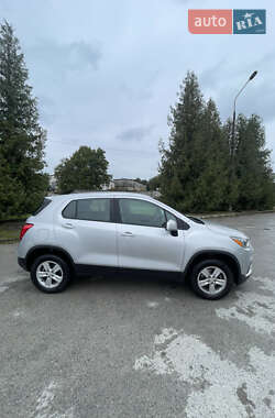Внедорожник / Кроссовер Chevrolet Trax 2017 в 