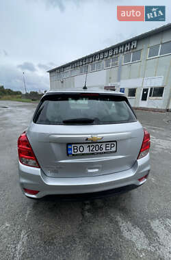 Внедорожник / Кроссовер Chevrolet Trax 2017 в 