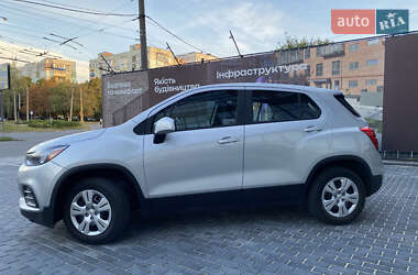 Внедорожник / Кроссовер Chevrolet Trax 2017 в 