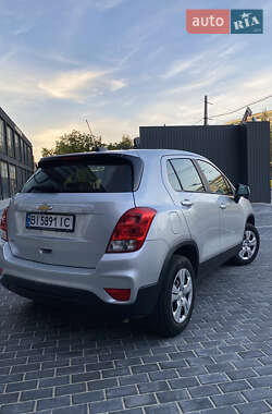 Внедорожник / Кроссовер Chevrolet Trax 2017 в 