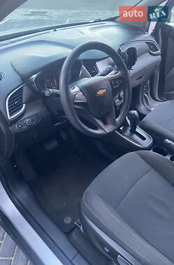 Внедорожник / Кроссовер Chevrolet Trax 2017 в 