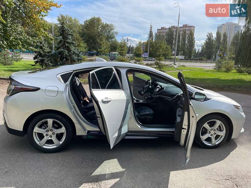 Хэтчбек Chevrolet Volt 2016 в Киеве