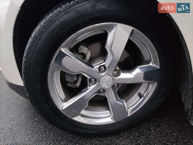 Хэтчбек Chevrolet Volt 2011 в Житомире