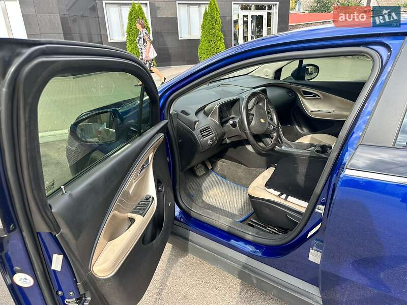 Хэтчбек Chevrolet Volt 2012 в Киеве