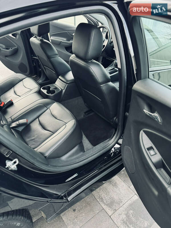 Хэтчбек Chevrolet Volt 2017 в Киеве