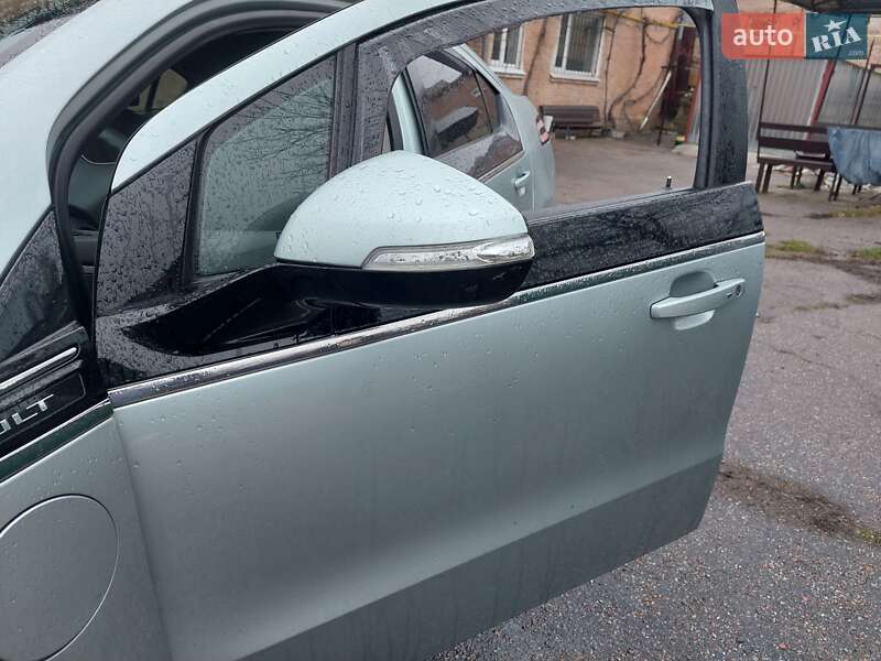 Хэтчбек Chevrolet Volt 2011 в Кропивницком
