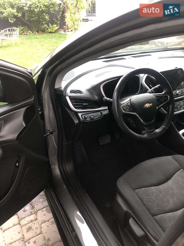 Хэтчбек Chevrolet Volt 2015 в Киеве
