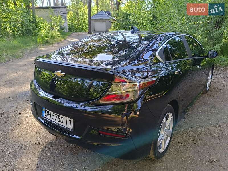 Хэтчбек Chevrolet Volt 2017 в Киеве
