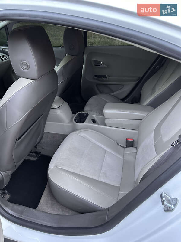 Хэтчбек Chevrolet Volt 2012 в Ильинцах