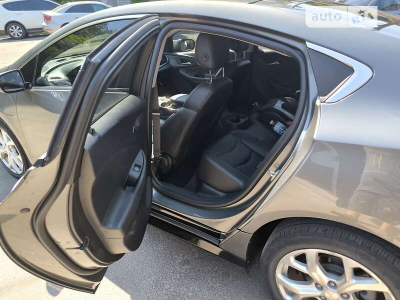 Хэтчбек Chevrolet Volt 2017 в Киеве