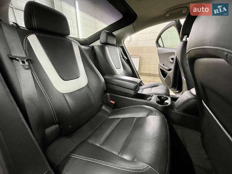 Хэтчбек Chevrolet Volt 2013 в Сумах