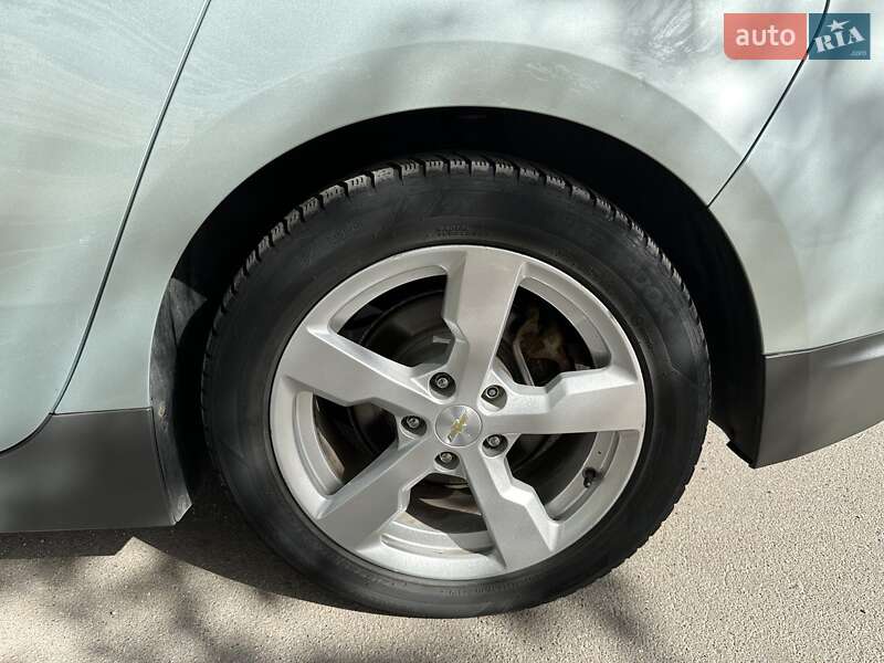 Хэтчбек Chevrolet Volt 2013 в Сумах