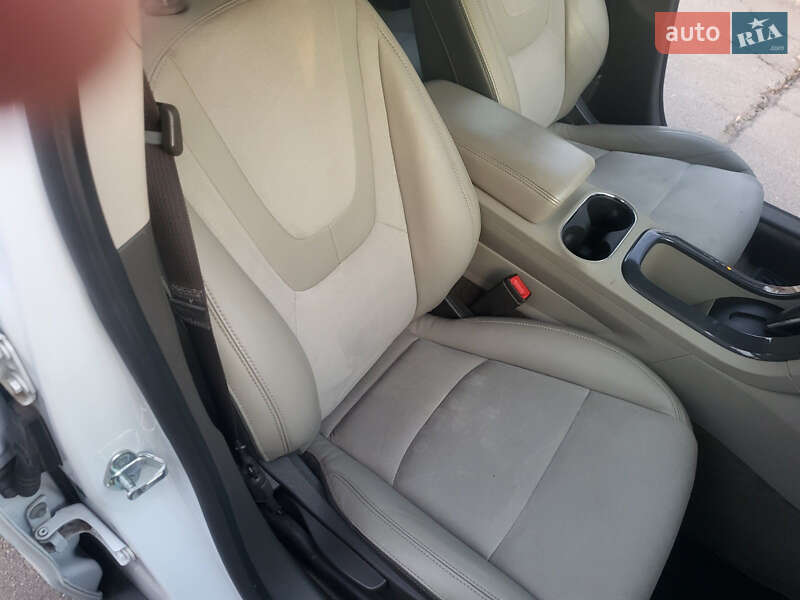 Хэтчбек Chevrolet Volt 2013 в Золотоноше