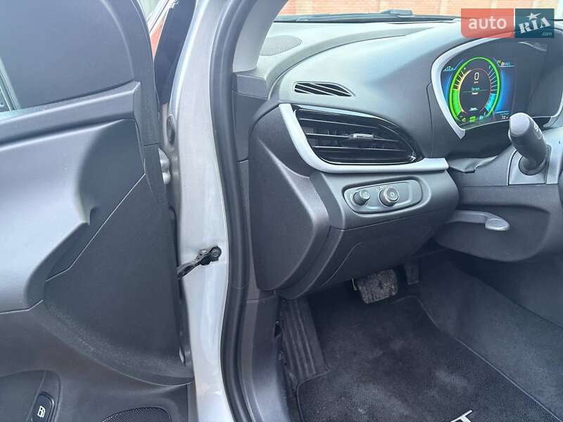 Хэтчбек Chevrolet Volt 2018 в Киеве фото 35 Хэтчбек Chevrolet Volt 2018 в Киеве