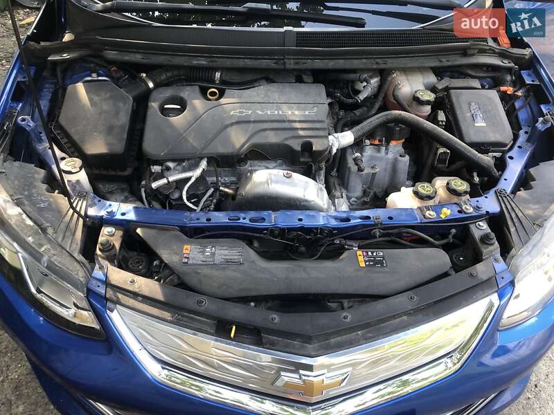 Хэтчбек Chevrolet Volt 2015 в Киеве