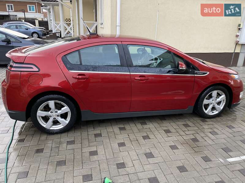 Хэтчбек Chevrolet Volt 2012 в Новых Петровцах