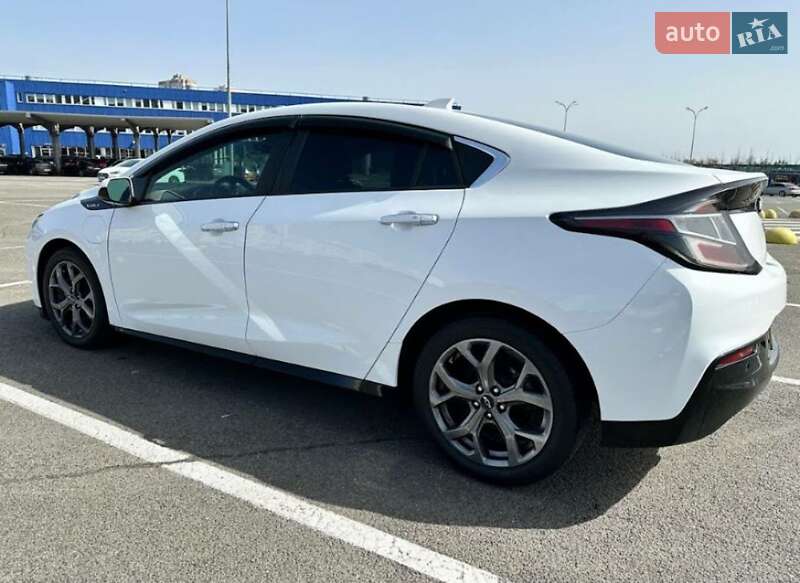 Хэтчбек Chevrolet Volt 2018 в 