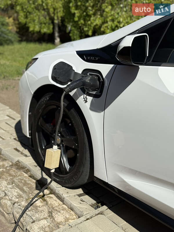 Хэтчбек Chevrolet Volt 2018 в Днепре