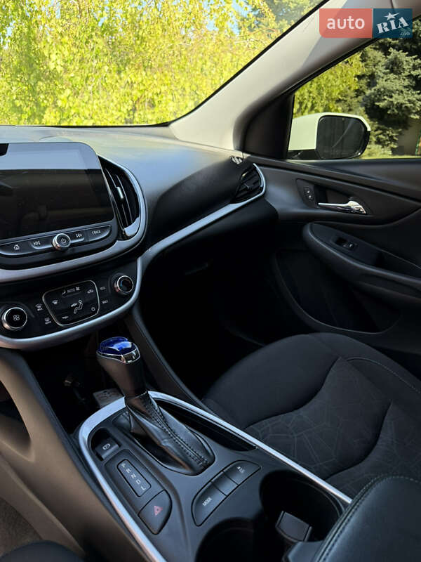 Хэтчбек Chevrolet Volt 2018 в Днепре