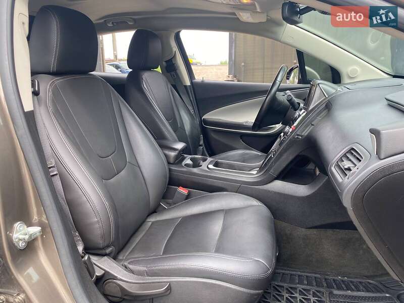 Хэтчбек Chevrolet Volt 2014 в Киеве