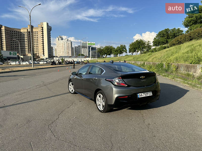 Хэтчбек Chevrolet Volt 2015 в Киеве