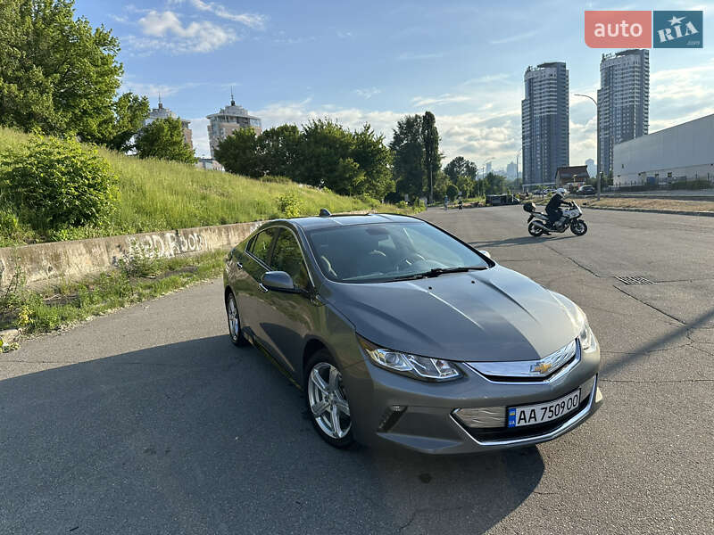 Хэтчбек Chevrolet Volt 2015 в Киеве