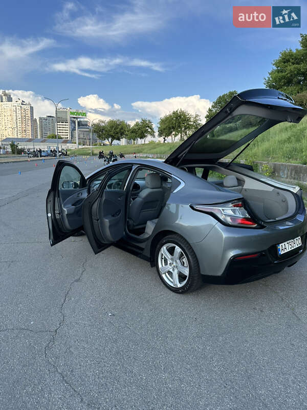 Хэтчбек Chevrolet Volt 2015 в Киеве