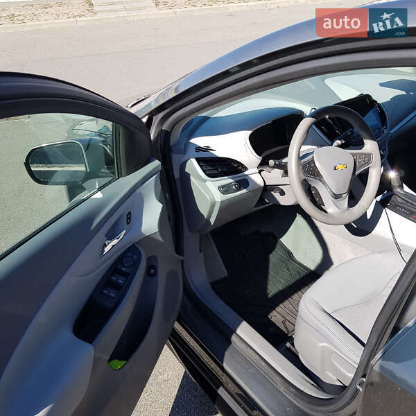 Хэтчбек Chevrolet Volt 2015 в Киеве