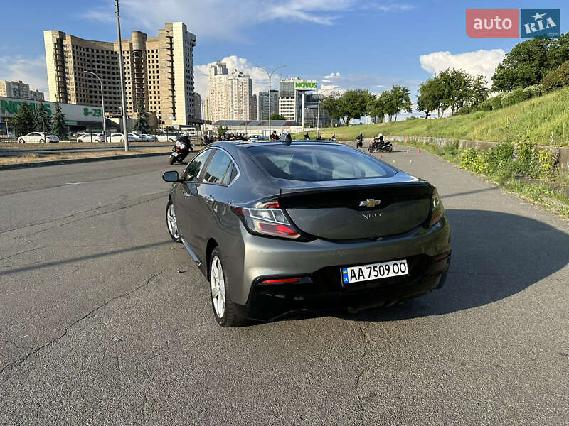 Хэтчбек Chevrolet Volt 2015 в Киеве