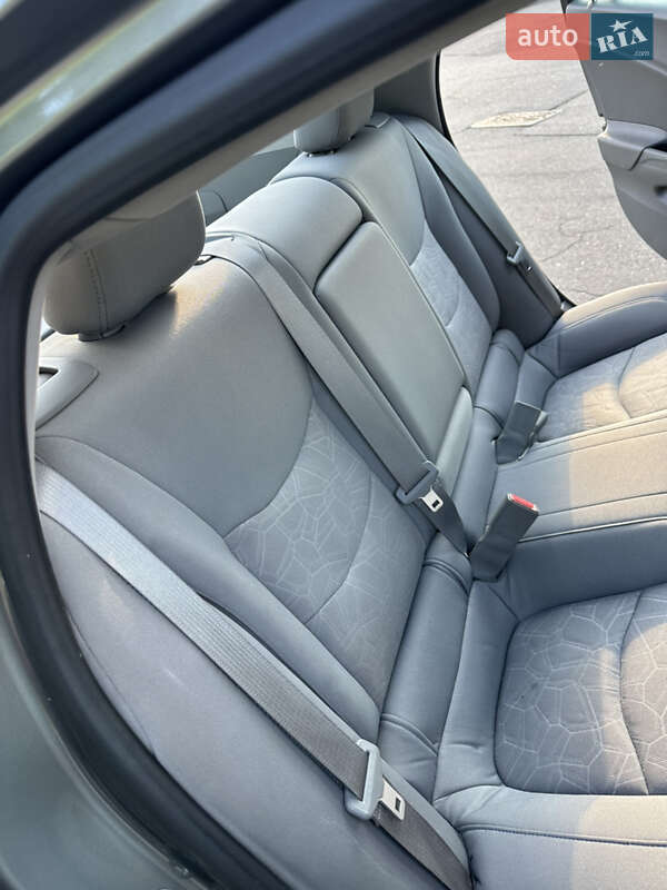 Хэтчбек Chevrolet Volt 2015 в Киеве