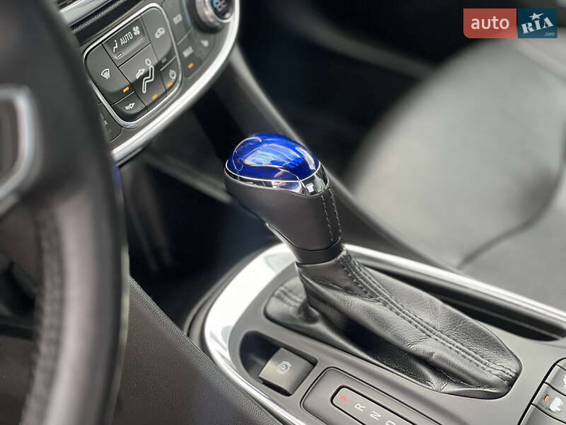 Хэтчбек Chevrolet Volt 2015 в Запорожье