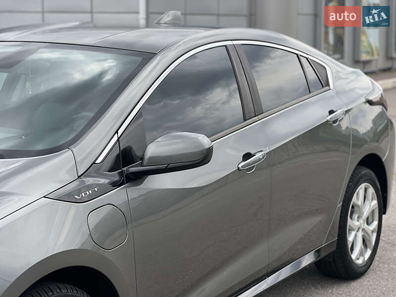 Хэтчбек Chevrolet Volt 2015 в Запорожье