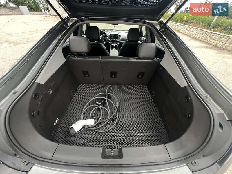 Хэтчбек Chevrolet Volt 2015 в Запорожье