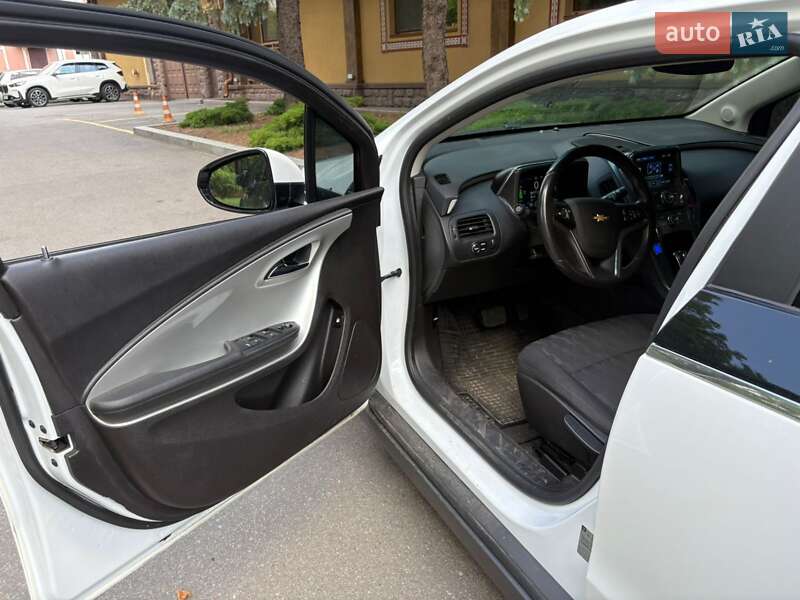 Хэтчбек Chevrolet Volt 2015 в Полтаве