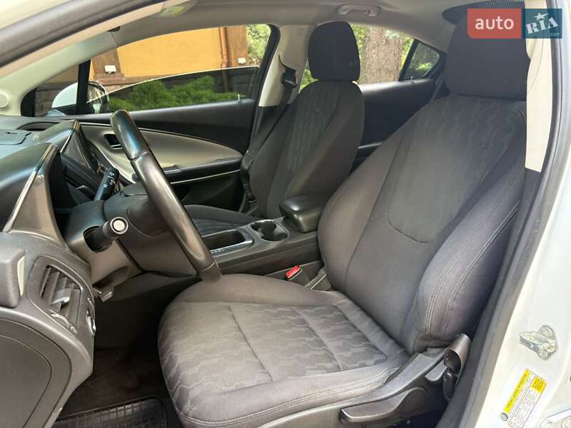 Хэтчбек Chevrolet Volt 2015 в Полтаве