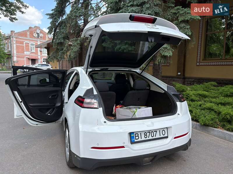 Хэтчбек Chevrolet Volt 2015 в Полтаве