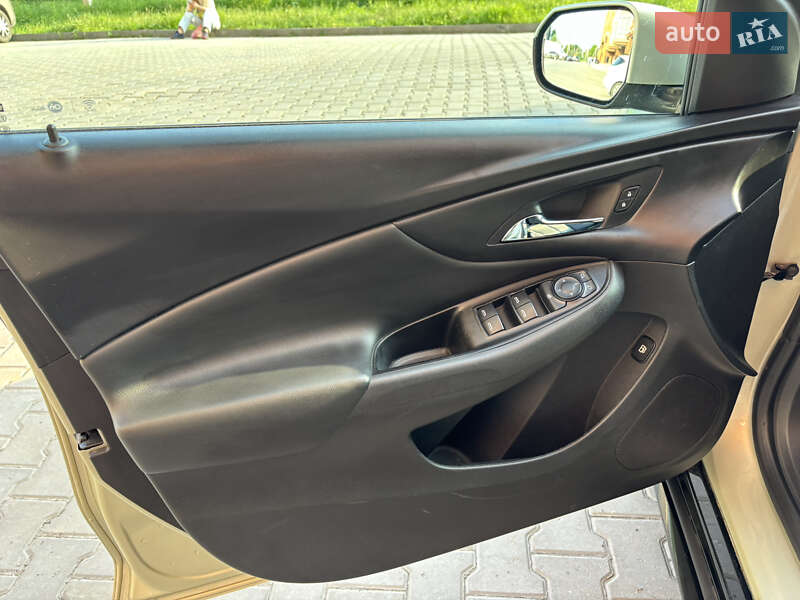 Хэтчбек Chevrolet Volt 2016 в Хмельницком